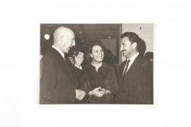 Durand Bulvarının yazarı Armand Salacrou-Çevirmeni Adalet Ağaoğlu ve Bülent Ecevit 1965-1966
